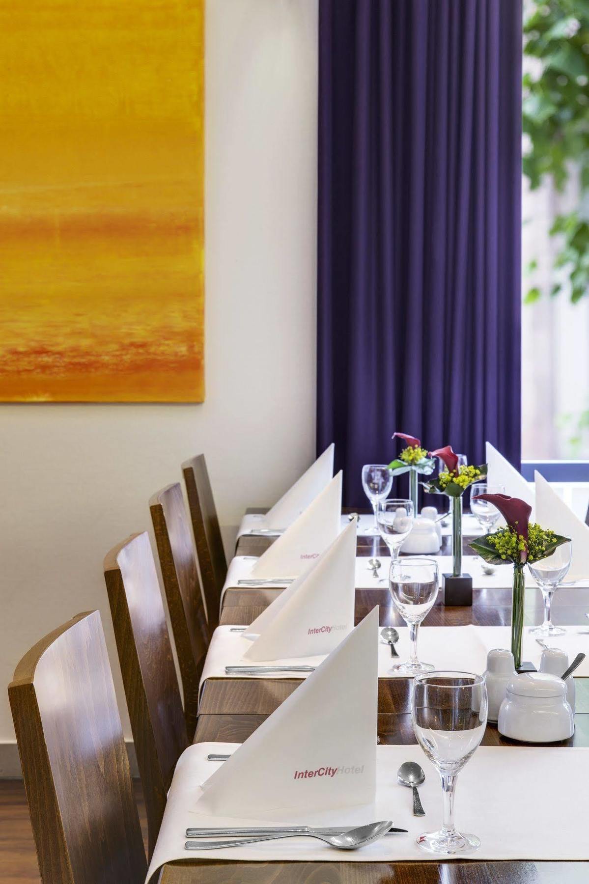 Intercityhotel Hotel 3*